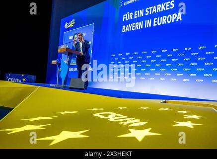 München, Deutschland. April 2024. CSU-Parteichef Markus Söder spricht auf der Kleinparteienkonferenz der CSU zu den Europawahlen. Neben einer Festrede wird auch die so genannte bayerische Agenda, die politischen Forderungen der CSU für die Europawahlen, vorgestellt und diskutiert. Quelle: Peter Kneffel/dpa/Alamy Live News Stockfoto