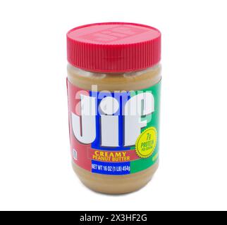 Ocala, Florida, 22. März 2024 Bild von einem Glas Jif creamy Peanut Butter. JIF ist eine Marke von Erdnussbutter, hergestellt von der J.M. Smucker Company und Debüt i Stockfoto