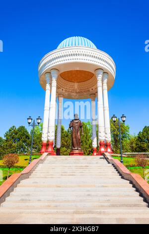 Taschkent, Usbekistan - 11. April 2021: Alisher Navoiy Denkmal im Zentrum der Stadt Taschkent in Usbekistan Stockfoto