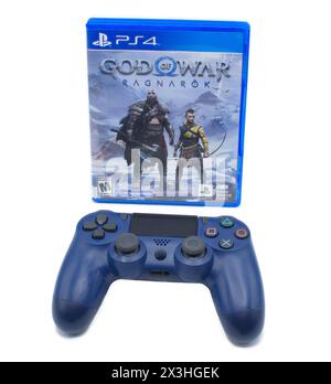 Ocala, FL 2-18-2024 God of war Ragnarok, das neue exklusive Sony PlayStation Four 4 und Five 5 Spiel mit Dual Sense Controller. Kratos und sein Sohn Stockfoto