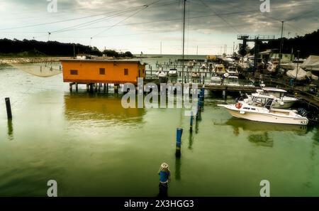 Mündung des Flusses Lamone, in der Nähe der Badeanstalt Boca Barranca Stockfoto