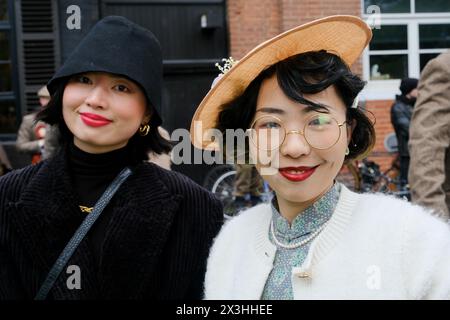 Farringdon, London, Großbritannien. April 2024. Die Fahrer nehmen am Tweed Run 2024 Teil. Quelle: Matthew Chattle/Alamy Live News Stockfoto