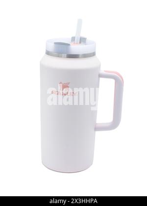 Ocala, FL 1-21-2024 Stanley der Quencher H2.0 Flowstate Tumbler 64 Oz Doppelwandige Vakuumisolierung aus Edelstahl hält Wasser oder Lieblingsgetränk i Stockfoto