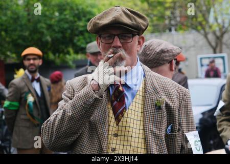 Farringdon, London, Großbritannien. April 2024. Die Fahrer nehmen am Tweed Run 2024 Teil. Quelle: Matthew Chattle/Alamy Live News Stockfoto
