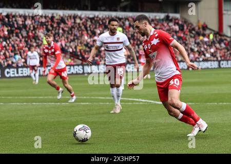 Barnsley, Großbritannien. April 2024. Adam Phillips aus Barnsley mit dem Ball während des Spiels Barnsley gegen Northampton Town in Oakwell, Barnsley, Großbritannien, 27. April 2024 (Foto: Mark Cosgrove/News Images) in Barnsley, Großbritannien am 27. April 2024. (Foto: Mark Cosgrove/News Images/SIPA USA) Credit: SIPA USA/Alamy Live News Stockfoto