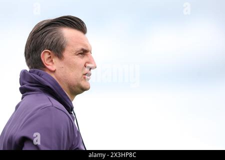 Brüssel, Belgien April 2024. RSCA-Cheftrainer Dave Mattheus wurde während eines Fußballspiels zwischen KAA Gent Ladies und RSCA Women am Samstag, den 27. April 2024, in Brüssel am 6. Tag der Play-off-Gruppe A der Super League-Frauenmeisterschaft gezeigt. BELGA PHOTO VIRGINIE LEFOUR Credit: Belga News Agency/Alamy Live News Stockfoto