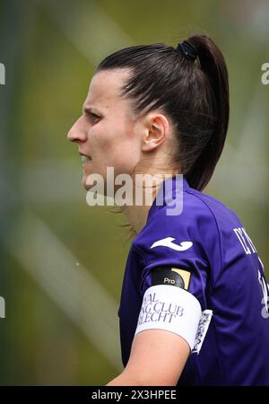 Brüssel, Belgien April 2024. Laura de Neve von RSCA wurde während eines Fußballspiels zwischen KAA Gent Ladies und RSCA Women am Samstag, den 27. April 2024, in Brüssel am 6. Tag der Play-off-Gruppe A der Super League-Frauenmeisterschaft gezeigt. BELGA PHOTO VIRGINIE LEFOUR Credit: Belga News Agency/Alamy Live News Stockfoto