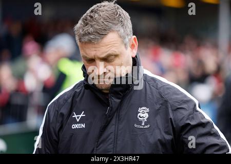 Lincoln City Manager Michael Skubala während des Spiels der Sky Bet League One im LNER Stadium, Lincoln. Bilddatum: Samstag, 27. April 2024. Stockfoto