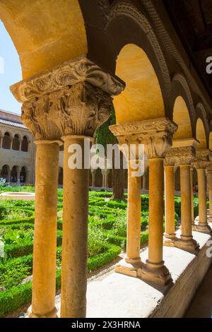 Kapitelle im romanischen Kreuzgang. Kloster Santo Domingo de Silos, Provinz Burgos, Castilla Leon, Spanien. Stockfoto