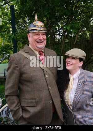 Farringdon, London, Großbritannien. April 2024. Die Fahrer nehmen am Tweed Run 2024 Teil. Quelle: Matthew Chattle/Alamy Live News Stockfoto
