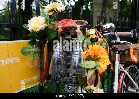 Farringdon, London, Großbritannien. April 2024. Die Fahrer nehmen am Tweed Run 2024 Teil. Quelle: Matthew Chattle/Alamy Live News Stockfoto