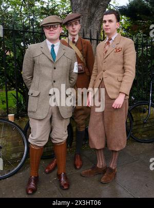 Farringdon, London, Großbritannien. April 2024. Die Fahrer nehmen am Tweed Run 2024 Teil. Quelle: Matthew Chattle/Alamy Live News Stockfoto