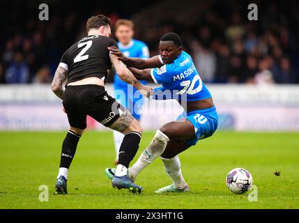 Gethin Jones von Bolton Wanderers und Jadel Katongo von Peterborough United kämpfen um den Ball während des Spiels der Sky Bet League One im Weston Homes Stadium in Peterborough. Bilddatum: Samstag, 27. April 2024. Stockfoto