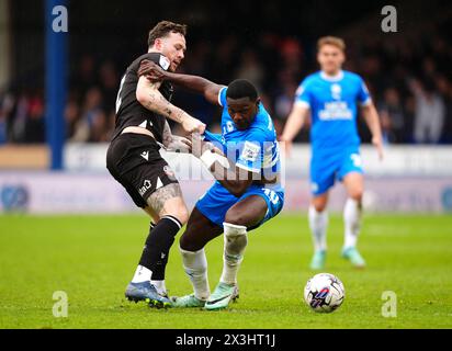 Gethin Jones von Bolton Wanderers und Jadel Katongo von Peterborough United kämpfen um den Ball während des Spiels der Sky Bet League One im Weston Homes Stadium in Peterborough. Bilddatum: Samstag, 27. April 2024. Stockfoto