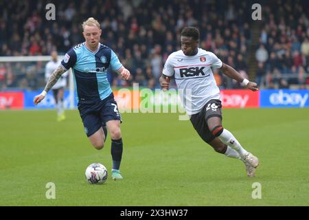 Wycombe, England. April 2024. Thierry Small von Charlton Athletic und Jack Grimmer von Wycombe Wanderers während des Spiels zwischen Wycombe Wanderers und Charlton Athletic in der Sky Bet EFL League One. Kyle Andrews/Alamy Live News Stockfoto