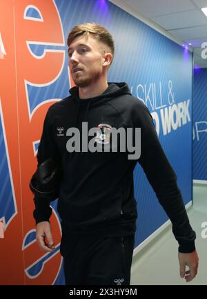 Josh Eccles aus Coventry City kommt im Stadion vor dem Sky Bet Championship-Spiel in Ewood Park, Blackburn. Bilddatum: Samstag, 27. April 2024. Stockfoto