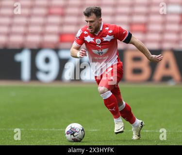 Barnsley, Großbritannien. April 2024. Nicky Cadden aus Barnsley bricht mit dem Ball während des Spiels Barnsley gegen Northampton Town in Oakwell, Barnsley, Großbritannien, 27. April 2024 (Foto: Alfie Cosgrove/News Images) in Barnsley, Großbritannien am 27. April 2024. (Foto: Alfie Cosgrove/News Images/SIPA USA) Credit: SIPA USA/Alamy Live News Stockfoto