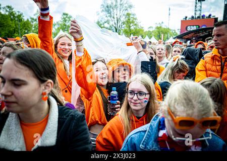 BREDA - Festivalbesucher während der King's Day Party von Radio 538 auf dem Chasseveld. Es war das neunte Mal, dass 538 die Party in Breda feierte. ANP LEVIN DEN BOER niederlande Out - belgien Out Credit: ANP/Alamy Live News Stockfoto