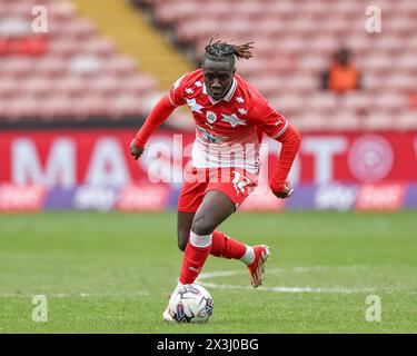 Barnsley, Großbritannien. April 2024. Fábio Jaló of Barnsley bricht mit dem Ball während des Spiels Barnsley gegen Northampton Town in Oakwell, Barnsley, Großbritannien, 27. April 2024 (Foto: Mark Cosgrove/News Images) in Barnsley, Großbritannien am 27. April 2024. (Foto: Mark Cosgrove/News Images/SIPA USA) Credit: SIPA USA/Alamy Live News Stockfoto