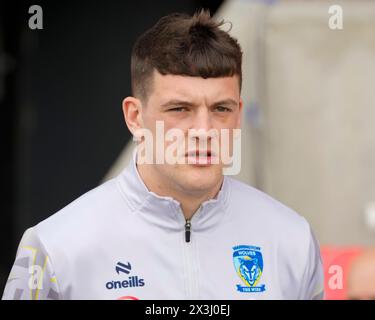 Eccles, Großbritannien. 31. August 2023. Josh Thewlis von Warrington Wolves inspiziert das Spielfeld vor dem Spiel Salford Red Devils vs Warrington Wolves im Salford Community Stadium, Eccles, Vereinigtes Königreich, 27. April 2024 (Foto: Steve Flynn/News Images) in Eccles, Vereinigtes Königreich am 31. April 2023. (Foto: Steve Flynn/News Images/SIPA USA) Credit: SIPA USA/Alamy Live News Stockfoto