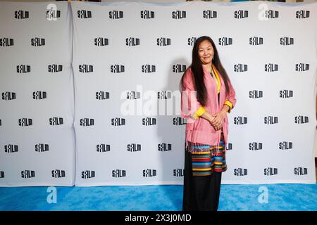 San Francisco, USA. April 2024. Lhakpa Sherpa posiert für ein Porträt auf dem blauen Teppich für das 67. San Francisco International Film Festival im Letterman Digital Arts Center in San Francisco, CA am 26. April 2024. Sherpa ist das Hauptthema von „Bergkönigin: Die Gipfel von Lhakpa Sherpa“. (Foto: Juliana Yamada/SIPA USA) Credit: SIPA USA/Alamy Live News Stockfoto
