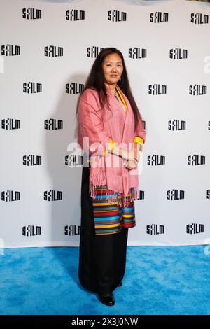 San Francisco, USA. April 2024. Lhakpa Sherpa posiert für ein Porträt auf dem blauen Teppich für das 67. San Francisco International Film Festival im Letterman Digital Arts Center in San Francisco, CA am 26. April 2024. Sherpa ist das Hauptthema von „Bergkönigin: Die Gipfel von Lhakpa Sherpa“. (Foto: Juliana Yamada/SIPA USA) Credit: SIPA USA/Alamy Live News Stockfoto