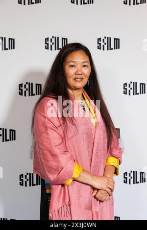 San Francisco, USA. April 2024. Lhakpa Sherpa posiert für ein Porträt auf dem blauen Teppich für das 67. San Francisco International Film Festival im Letterman Digital Arts Center in San Francisco, CA am 26. April 2024. Sherpa ist das Hauptthema von „Bergkönigin: Die Gipfel von Lhakpa Sherpa“. (Foto: Juliana Yamada/SIPA USA) Credit: SIPA USA/Alamy Live News Stockfoto