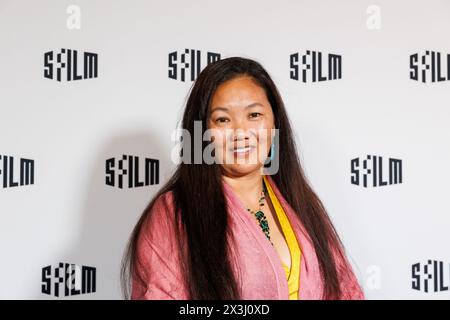 San Francisco, USA. April 2024. Lhakpa Sherpa posiert für ein Porträt auf dem blauen Teppich für das 67. San Francisco International Film Festival im Letterman Digital Arts Center in San Francisco, CA am 26. April 2024. Sherpa ist das Hauptthema von „Bergkönigin: Die Gipfel von Lhakpa Sherpa“. (Foto: Juliana Yamada/SIPA USA) Credit: SIPA USA/Alamy Live News Stockfoto