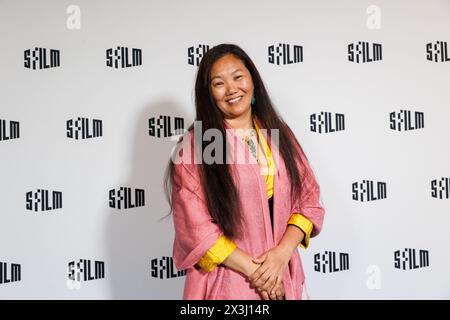 San Francisco, USA. April 2024. Lhakpa Sherpa posiert für ein Porträt auf dem blauen Teppich für das 67. San Francisco International Film Festival im Letterman Digital Arts Center in San Francisco, CA am 26. April 2024. Sherpa ist das Hauptthema von „Bergkönigin: Die Gipfel von Lhakpa Sherpa“. (Foto: Juliana Yamada/SIPA USA) Credit: SIPA USA/Alamy Live News Stockfoto