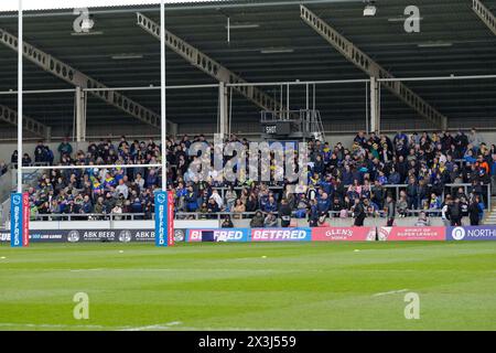 Eccles, Großbritannien. 31. August 2023. Warrington Wolves Fans vor dem Spiel der Betfred Super League Runde 9 Salford Red Devils gegen Warrington Wolves im Salford Community Stadium, Eccles, Vereinigtes Königreich, 27. April 2024 (Foto: Steve Flynn/News Images) in Eccles, Vereinigtes Königreich am 31.2023. (Foto: Steve Flynn/News Images/SIPA USA) Credit: SIPA USA/Alamy Live News Stockfoto