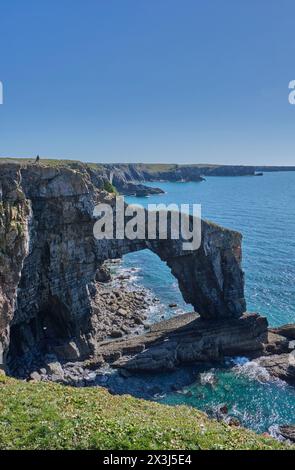 Green Bridge of Wales, Merrion, in der Nähe von Castlemartin, Pembrokeshire, Wales Stockfoto