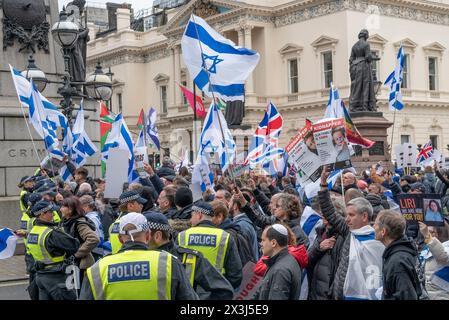 London, Großbritannien. April 2024. Pro-Palästina-marsch durch die Londoner Innenstadt trifft auf einen pro-israelischen Gegenprotest in der Pall Mall Credit: Phil Robinson/Alamy Live News Stockfoto