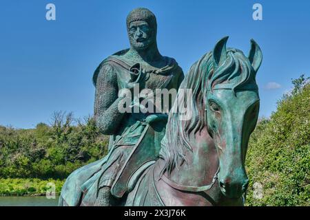 William Marshall Statue vor Pembroke Castle, Pembroke, Pembrokeshire, Wales Stockfoto