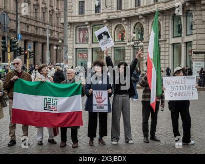 Mailand, Italien. April 2024. Presidio contro le esecuzioni in Iran, protesta contro l'esecuzione del Rapper iraniano Tomaj condannato a morteMilano, Italia - Cronaca Sabato, 27. April 2024. (Foto di Marco Ottico/Lapresse) die Straßen von Mailand Via Ceresio Mailand, Italien - Nachrichten Samstag, 27. April 2024. (Foto: Marco Ottico/Lapresse) Credit: LaPresse/Alamy Live News Stockfoto