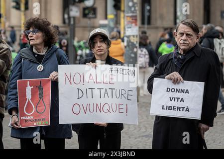 Mailand, Italien. April 2024. Presidio contro le esecuzioni in Iran, protesta contro l'esecuzione del Rapper iraniano Tomaj condannato a morteMilano, Italia - Cronaca Sabato, 27. April 2024. (Foto di Marco Ottico/Lapresse) die Straßen von Mailand Via Ceresio Mailand, Italien - Nachrichten Samstag, 27. April 2024. (Foto: Marco Ottico/Lapresse) Credit: LaPresse/Alamy Live News Stockfoto