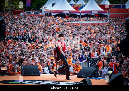 BREDA - Son Mieux tritt während der King's Day Party von Radio 538 auf dem Chasseveld auf. Es war das neunte Mal, dass 538 die Party in Breda feierte. ANP LEVIN DEN BOER niederlande aus - belgien aus Stockfoto