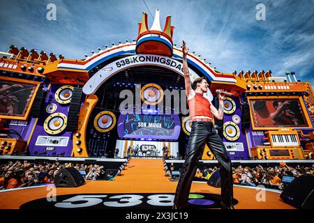 BREDA - Son Mieux tritt während der King's Day Party von Radio 538 auf dem Chasseveld auf. Es war das neunte Mal, dass 538 die Party in Breda feierte. ANP LEVIN DEN BOER niederlande aus - belgien aus Stockfoto