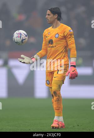 Mailand, Italien. April 2024. Yann Sommer vom FC Internazionale während des Spiels der Serie A bei Giuseppe Meazza, Mailand. Der Bildnachweis sollte lauten: Jonathan Moscrop/Sportimage Credit: Sportimage Ltd/Alamy Live News Stockfoto