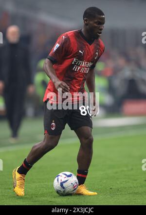 Mailand, Italien. April 2024. Yunus Musah vom AC Milan während des Spiels der Serie A in Giuseppe Meazza, Mailand. Der Bildnachweis sollte lauten: Jonathan Moscrop/Sportimage Credit: Sportimage Ltd/Alamy Live News Stockfoto