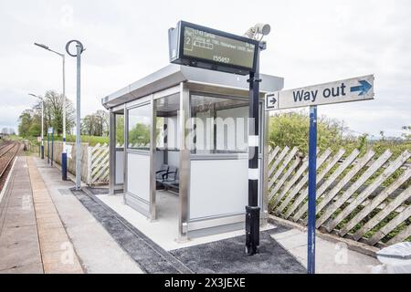 Ein willkommenes Upgrade auf die Wartehalle an der Long Preston Station am Rande des Yorkshire Dales National Park. Stockfoto