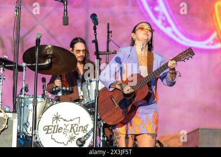 Indio, USA. April 2024. Elle King während des Stagecoach Music Festivals im Empire Polo Club am 26. April 2024 in Indio, Kalifornien (Foto: Daniel DeSlover/SIPA USA) Credit: SIPA USA/Alamy Live News Stockfoto