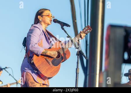 Indio, USA. April 2024. Elle King während des Stagecoach Music Festivals im Empire Polo Club am 26. April 2024 in Indio, Kalifornien (Foto: Daniel DeSlover/SIPA USA) Credit: SIPA USA/Alamy Live News Stockfoto