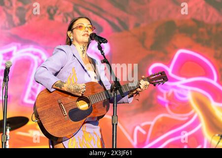 Indio, USA. April 2024. Elle King während des Stagecoach Music Festivals im Empire Polo Club am 26. April 2024 in Indio, Kalifornien (Foto: Daniel DeSlover/SIPA USA) Credit: SIPA USA/Alamy Live News Stockfoto