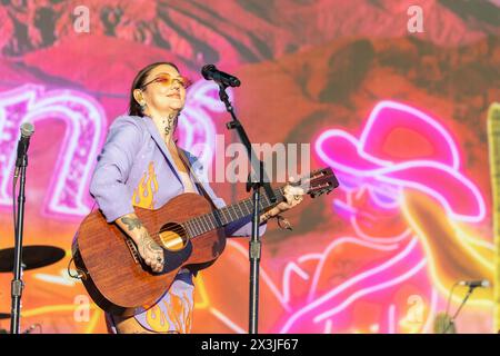 Indio, USA. April 2024. Elle King während des Stagecoach Music Festivals im Empire Polo Club am 26. April 2024 in Indio, Kalifornien (Foto: Daniel DeSlover/SIPA USA) Credit: SIPA USA/Alamy Live News Stockfoto
