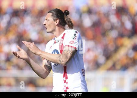 Lecce, Italien. April 2024. Milan Djuric (AC Monza) während des Spiels US Lecce vs AC Monza, italienische Fußball Serie A in Lecce, Italien, 27. April 2024 Credit: Independent Photo Agency/Alamy Live News Stockfoto