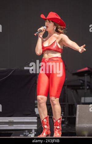Indio, USA. April 2024. Lola Kirke während des Stagecoach Music Festivals im Empire Polo Club am 26. April 2024 in Indio, Kalifornien (Foto: Daniel DeSlover/SIPA USA) Credit: SIPA USA/Alamy Live News Stockfoto
