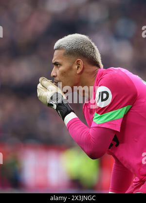 London, Großbritannien. April 2024. Alphonse Areola (WHU) beim Spiel West Ham United gegen Liverpool EPL im London Stadium, London, UK am 27. April 2024. Quelle: Paul Marriott/Alamy Live News Stockfoto