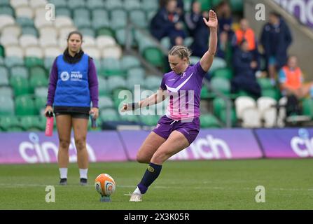 NORTHAMPTON, ENGLAND - Samstag 27. April 2024: Lia Green von Loughborough Lightning in der Umbauaktion während des Allianz Premiership Women's Rugby Matches zwischen Loughborough Lightning und Sale Sharks in Franklin's Gardens am 27. April 2024 in Northampton, England. Quelle: PATRICK ANTHONISZ/Alamy Live News Stockfoto