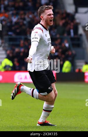 Derby, Großbritannien. April 2024. Max Bird aus Derby County feiert sein Eröffnungstor beim Derby County FC gegen Carlisle United FC SKY Bet EFL League 1 Spiel im Pride Park Stadium, Derby, England, Großbritannien am 27. April 2024 Credit: Every Second Media/Alamy Live News Stockfoto