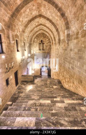 Grand Staircase, Palast des Großmeisters der Ritter, Altstadt von Rhodos, Rhodos, Dodekanes Island Group, Griechenland Stockfoto